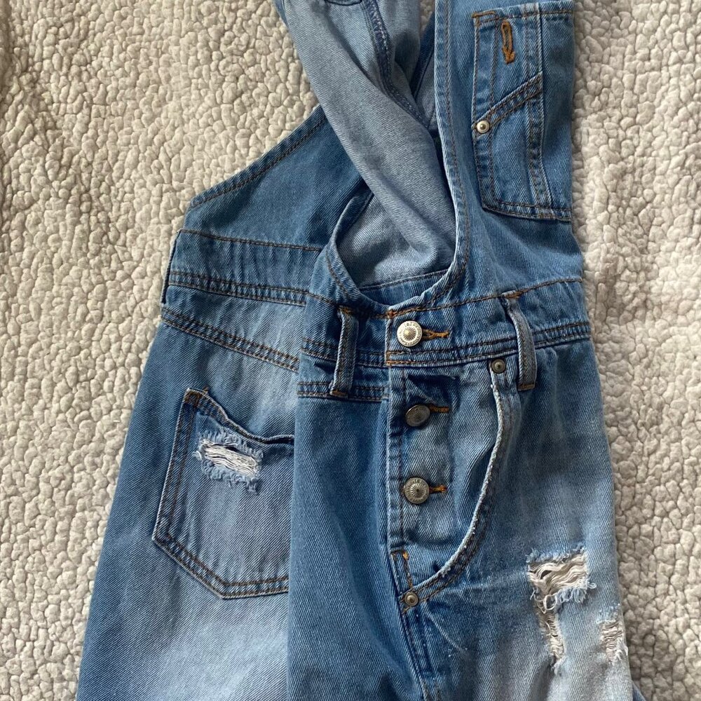 L.e.i Distressed Overall Shorts - Picture 2 of 4